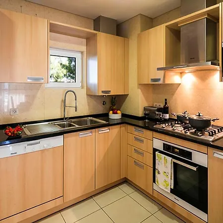 Beautiful 1-bed In Апартаменти Албуфейра