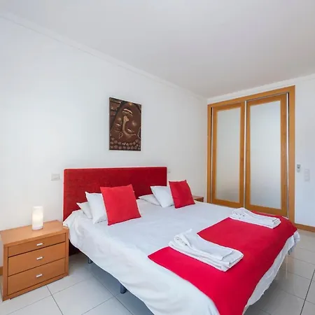 Апартаменти Beautiful 1-bed In Албуфейра