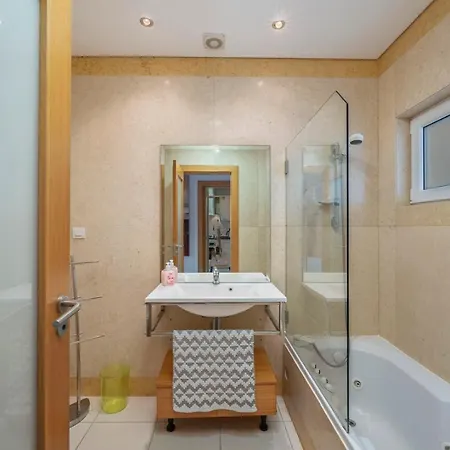Beautiful 1-bed In Албуфейра