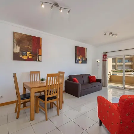 Апартаменти Beautiful 1-bed In Албуфейра